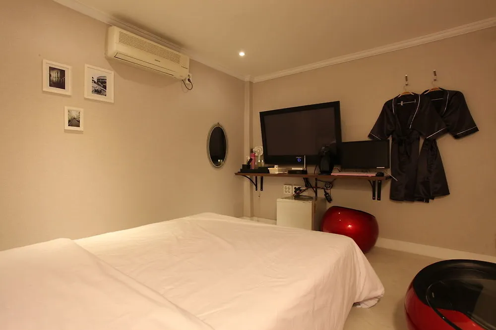 Hotel Goguma Shinchon Seoul